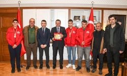 TEKNOFEST ŞAMPİYONLARINDAN BAŞKAN GENÇ’E ZİYARET