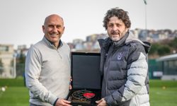 Teknik Direktör Fatih Tekke’ye TFF Sosyal Sorumluluk Ödülü