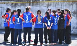 ORTAHİSAR BELEDİYESİ, FUTSAL ŞAMPİYONU ATA ORTAOKULU’NA MALZEME DESTEĞİ SAĞLADI