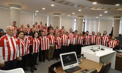 Şampiyonluk Gururu Meclis’te Paylaşıldı: Başkan Ekim’den Meclis Üyelerine Sebat Forması