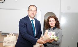 BAŞKAN EKİM’DEN MERSİN’DEKİ OKULA ANLAMLI ZİYARET: “EVLATLARIMIZIN VE ÖĞRETMENLERİMİZİN HER ZAMAN YANINDAYIZ”