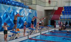 AKÇAABAT BELEDİYESİ YÜZME KURSU İLK KURSİYERLERİNİ UĞURLADI