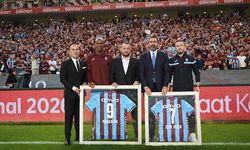 Edin Vişça ve Anthony Nwakaeme'ye teşekkür plaketi