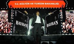 BAYHAN, A MİLLİ FUTBOL TAKIMI İÇİN HAZIRLADIĞI ŞARKIYI İLK KEZ TRABZON’DA SESLENDİRDİ