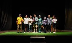 6. AÇIK HAVA TİYATRO GÜNLERİ AKÇAABAT'TA SANAT DOLU ANLARLA TAMAMLANDI