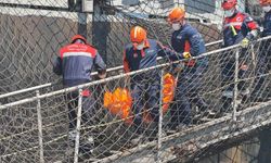 İHA SALDIRISI KURBANI DENİZCİNİN CENAZESİ TRABZON'DA İTFAİYECİLER TARAFINDAN GEMİDEN ÇIKARILDI