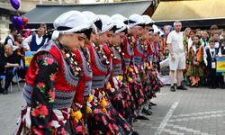 AKÇAABAT BELEDİYESİ HALK OYUNLARI EKİPLERİ TERME YAZ FESTİVALİ’NDE SAHNE ALDI