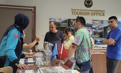 BÜYÜKŞEHİR'İN TURİZM OFİSLERİ TURİSTLERİN REHBERİ OLUYOR