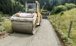 TRABZON’DA 4 İLÇEDE 13 KİLOMETRELİK YOL KURU BETONLA KAPLANDI