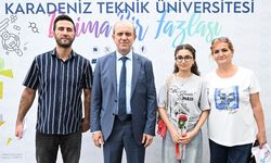 KTÜ’de Yeni Öğrenciler, Çiçeklerle Karşılandı