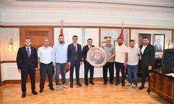 SÜRMENESPOR’DAN BAŞKAN GENÇ VE GENEL SEKRETER YARDIMCISI GÖKTAŞ’A ZİYARET