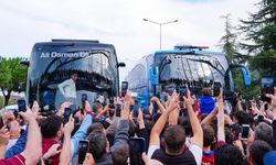 Trabzonspor’a taraftarından Samsun yolunda sürpriz! Yolu kesip, tezahürat yaptılar...