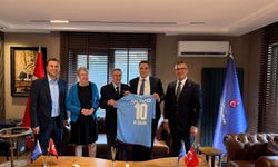 NOBEL ÖDÜLLÜ AZİZ SANCAR'A TRABZONSPOR FORMASI