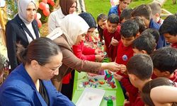 ÇİLEKLİ DÜŞLER KÖYÜ MİNİK MİSAFİRLERİNİ AĞIRLAMAYA DEVAM EDİYOR