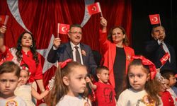 BAŞKAN GENÇ, MİNİKLERİN CUMHURİYET COŞKUSUNA ORTAK OLDU