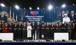 “ÜLKEMİZİ HIZLI TRENİN KONFORUYLA TANIŞTIRAN YİNE BİZ OLDUK”