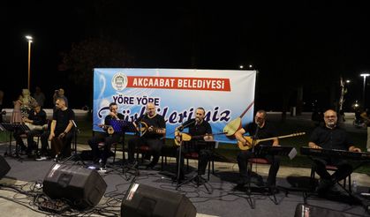 AKÇAABAT’TA YAZ AKŞAMLARI TÜRKÜLERLE ŞENLENİYOR: