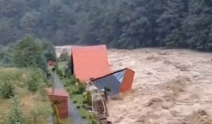Trabzon,Rize,Artvin ve Giresun’da Dereler taştı, yollar kapandı.