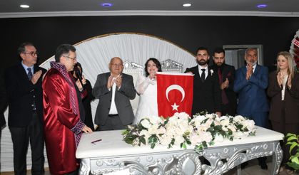 Gazeteci Ömer Altıntaş’ın Kızı Fatmanur İle Onur Can Elma Dünya Evine Girdi