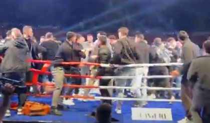 Trabzon’da boks maçında  Sandalyeler, yumruklar havada uçuştu...