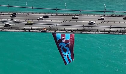 Trabzonspor bayrağı İstanbul Boğazı'nda