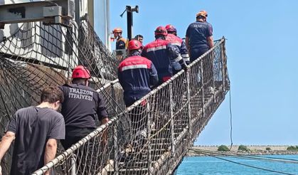 İHA SALDIRISI KURBANI DENİZCİNİN CENAZESİ TRABZON'DA İTFAİYECİLER TARAFINDAN GEMİDEN ÇIKARILDI