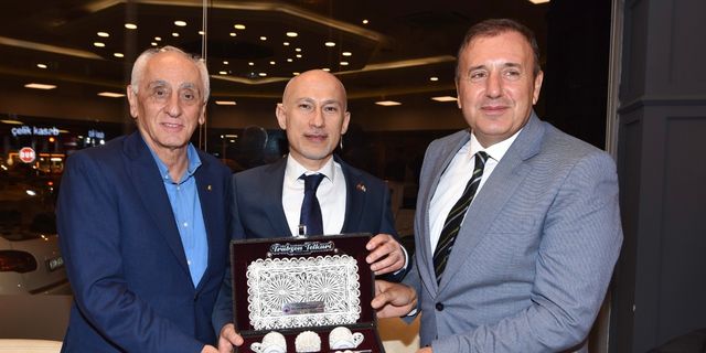 Eren ve Çelebi’den Gürcistan Başkonsolosu Japaridze’ye teşekkür plaketi