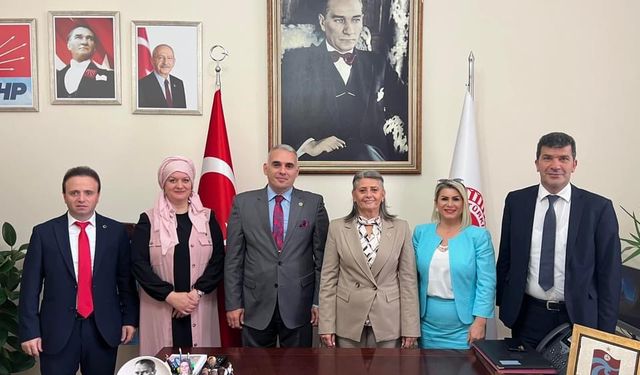 Gelecek Partisi Trabzon İl Başkanı Hasan Kamil Velioğlu ve İlçe Başkanları CHP Milletvekili Suiçmez’i Ziyaret Etti