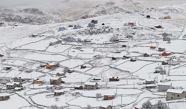 Trabzon’da Yaylalara Kar Yağdı