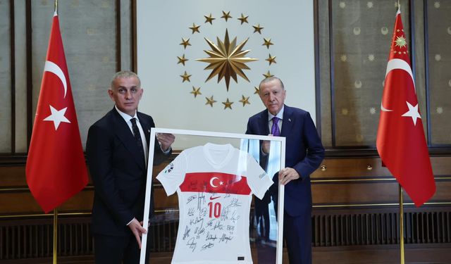 Cumhurbaşkanı Erdoğan, TFF Başkanı Hacıosmanoğlu ve yönetim kurulu üyelerini kabul etti