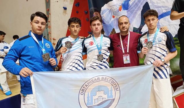 Karate Premier Ligi’nde Trabzon’a 5 Gümüş, 7 Bronz Madalya