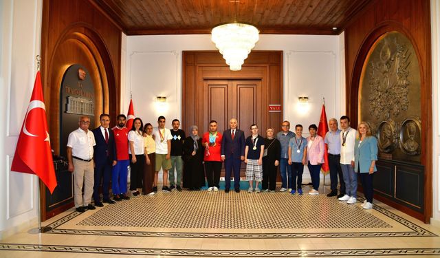 Vali Aziz Yıldırım, Dereceye Giren Özel Sporcuları Makamında Kabul Etti