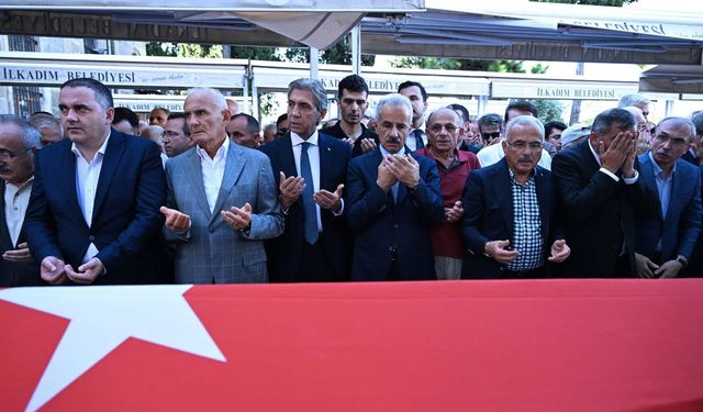 Eski bakan memleketi  Trabzon’a uğurlandı!