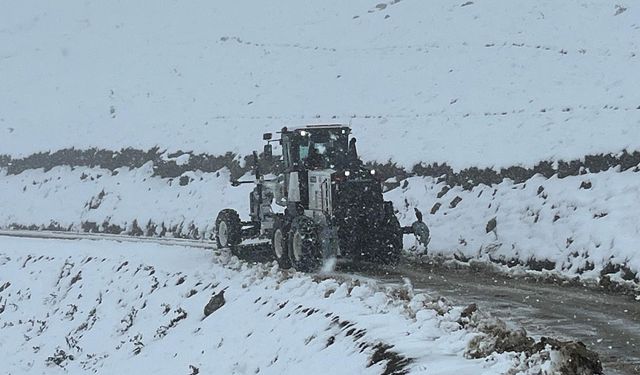 BÜYÜKŞEHİR BELEDİYESİ’NİN KAR MESAİSİ BAŞLADI
