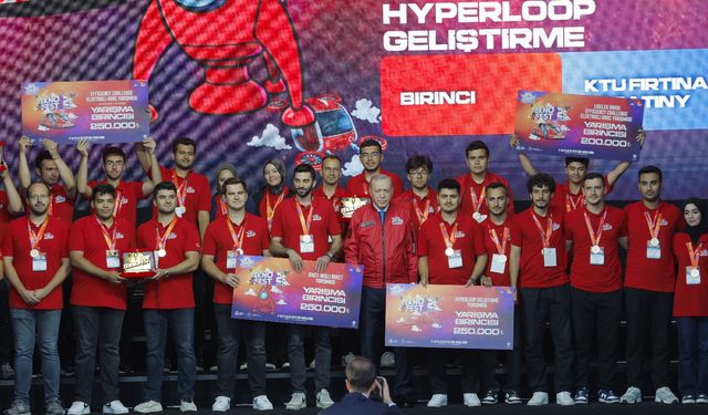 KTÜ Fırtına Creatiny Takımı’nın Ödülünü Cumhurbaşkanı Erdoğan Takdim Etti