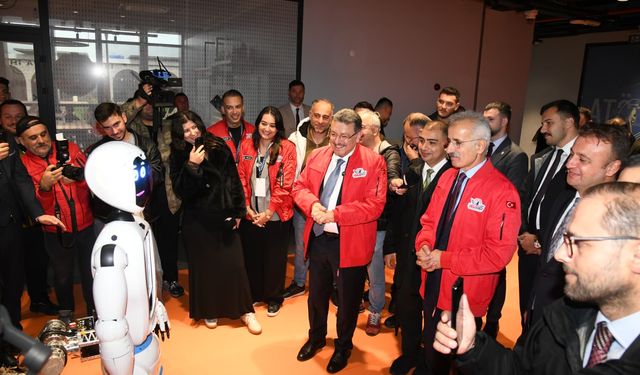 BAKAN URALOĞLU VE BAŞKAN GENÇ’TEN BİLİM FESTİVALİ’NE ZİYARET