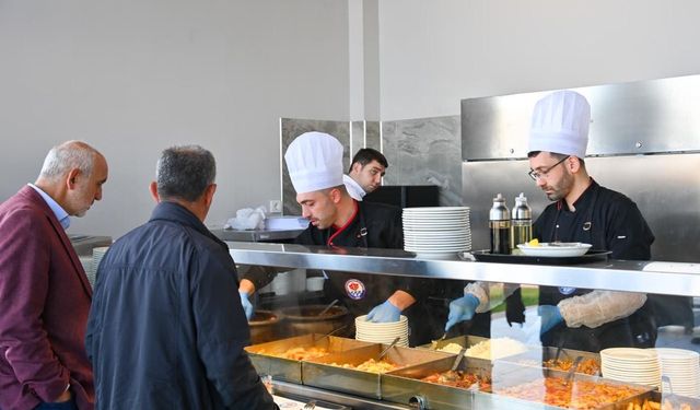 BÜYÜKŞEHİR’İN ESNAF LOKANTASI’NA YOĞUN İLGİ