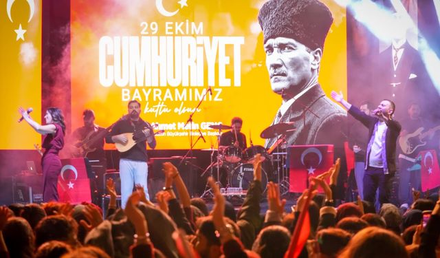 TRABZON MEYDANI KIRMIZI BEYAZA BÜRÜNDÜ