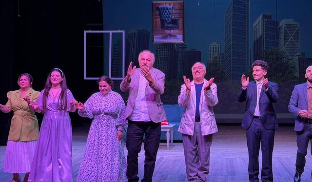 Trabzonlu yönetmenin ‘’Eligulu Evlenir’’ oyunu Dağıstan’da sahnelendi.