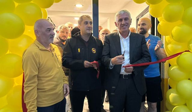 Ofspor'un Yenilenen Halı Sahası Görkemli Törenle Açıldı