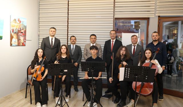 CUMHURİYET’İN 102. YILI ONURUNA RESİM SERGİSİ AÇILDI