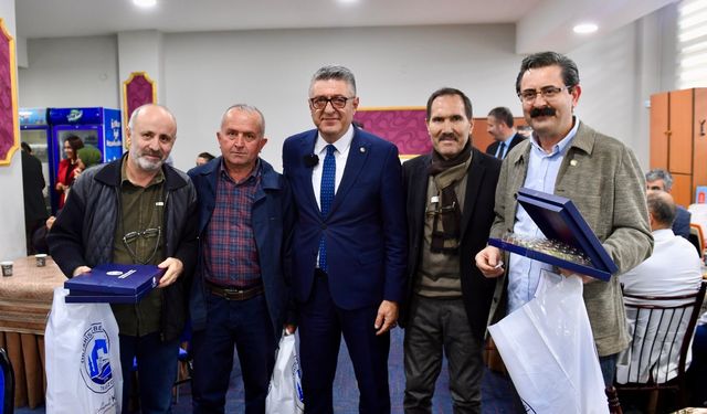 BAŞKAN YARDIMCISI ARSLAN’DAN OKULLARA ‘ÖĞRETMENLER GÜNÜ’ ZİYARETİ