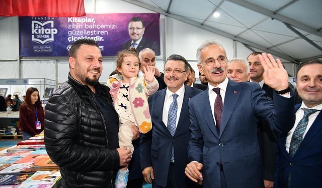 BAŞKAN GENÇ, BAKAN URALOĞLU VE TS TEKNİK DİREKTÖRÜ TEKKE KİTAP FUARI'NI GEZDİ