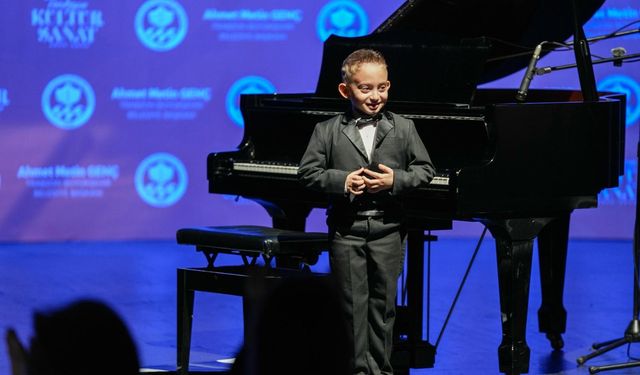 Büyükşehir’in kültür-sanat etkinlikleri sürüyor  PİYANİST ÇOCUKLAR PERFORMANSLARIYLA MEST ETTİ