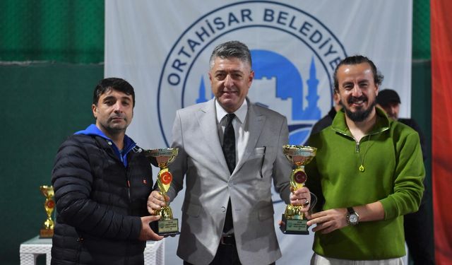 CUMHURİYET TENİS TURNUVASI’NDA ÖDÜLLER SAHİPLERİNİ BULDU