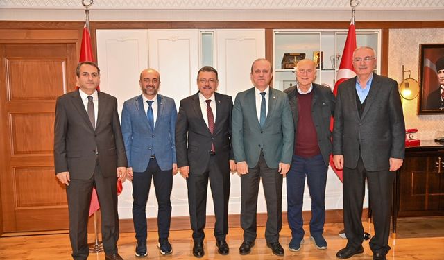 Üniversite Vakfı'ndan Başkan Av. Ahmet Metin Genç’e Ziyaret