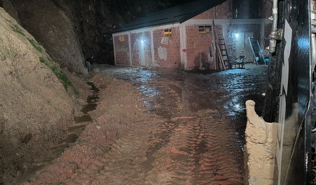 ARSİN BELEDİYESİ EKİPLERİ GECE GÜNDÜZ SAHADA