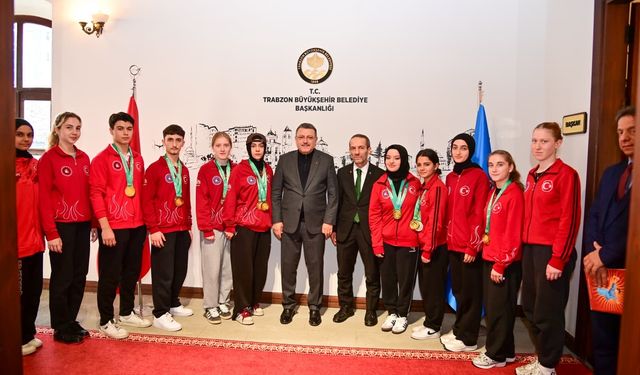 BAŞKAN GENÇ, ŞAMPİYONLARI AĞIRLADI