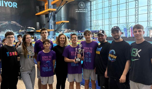 TSWIM, Türkiye İkincisi! Trabzon’un Gururu Kupayı Kaldırdı!