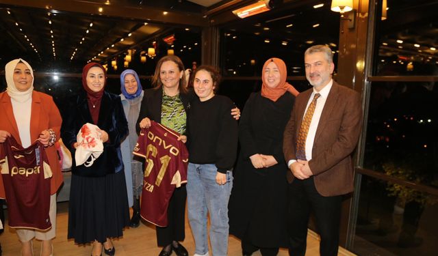 Ak Parti İl Başkanlığı Özel Aileler İle Bir Araya Geldi